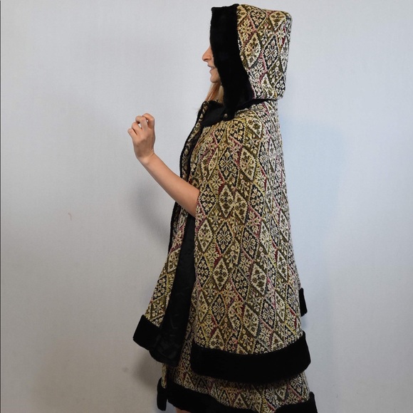 Vintage Cloak and Skirt Set - Picture 5 of 8